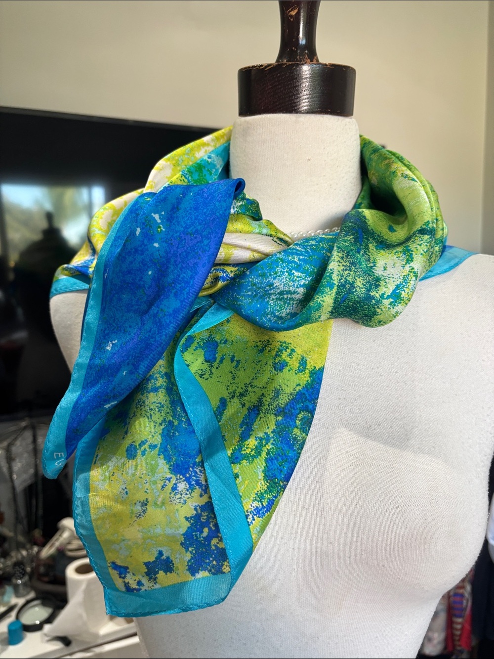 Scarves or Fabric Accessory Tag silk.